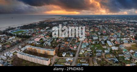 Die Stadt Parnu in Estland aus der Vogelperspektive. Stockfoto