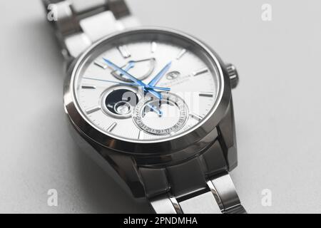 Yuzawa, Japan - 30. August 2021: Orient Star Mechanical Moon Phase RK-AY0002S Armbanduhr Stockfoto