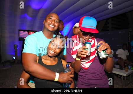 Eine Gruppe afroamerikanischer Freunde, die Spaß auf einer Party haben Stockfoto