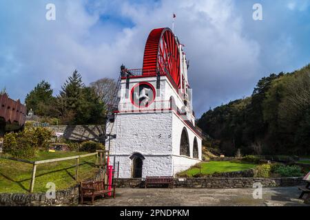 Das Laxey Wheel, auch bekannt als Lady Isabella, das größte funktionierende Wasserrad der Welt, befindet sich auf der Isle of man. Stockfoto