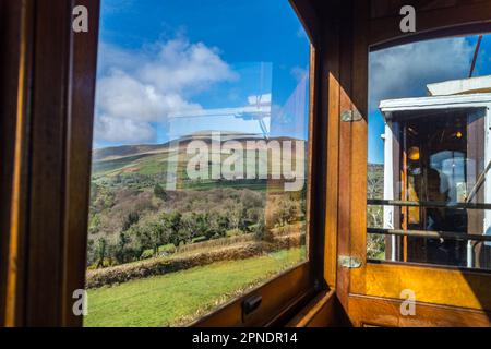 Blick auf den Berg Snaefell von der Snaefell Mountain Railway, Manx Electric Railway und Kutsche, Isle of man Stockfoto