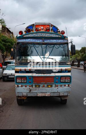 Damaskus, Syrien - Mai 2023: Alter Bus in Damaskus, Syrien Stockfoto