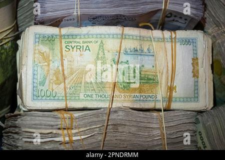 Damaskus, Syrien - Mai 2023: Syrische Lira oder syrisches Pfund, Schließung von Papiergeld in Syrien Stockfoto