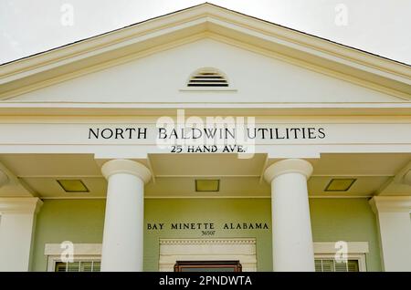 North Baldwin Utilities ist im alten Postamt von Bay Minette, 16. April 2023, in Bay Minette, Alabama, abgebildet. Das Gebäude wurde 1937 errichtet. Stockfoto