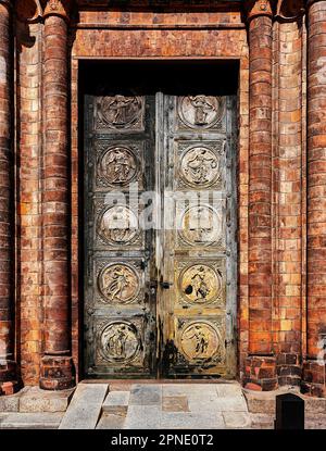 Portal mit Bas-Relief-Medallionen, Friedrichwerdersche Kirche, Werderscher Markt, Berlin Stockfoto