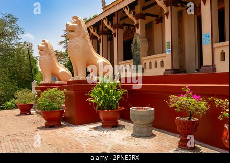 Der auf einem Hügel gelegene buddhistische Tempel Wat Phnom Daun Penh, Phnom Penh, Kambodscha Stockfoto