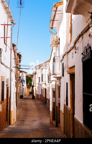 Albuquerque, mittelalterliche Viertelstraße. Mittelalterliches Viertel 'Villa Adentro'. Villa Adentro oder Barrio de la Teta Negra. Alburquerque, Badajoz, Extremadu Stockfoto