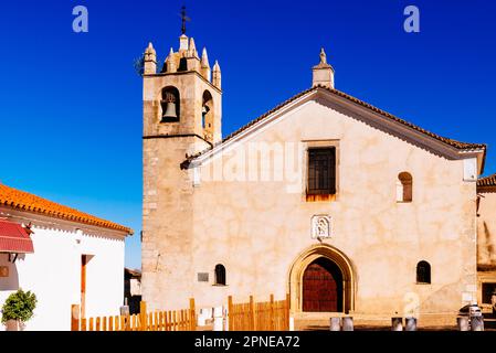 Die Kirche Santa María del Mercado ist ein katholischer Tempel aus dem 15. Jahrhundert. An der Fassade befindet sich eine Tür in Form eines ogivalen Bogens und ein kleiner Alabast Stockfoto