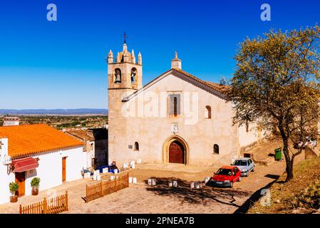 Die Kirche Santa María del Mercado ist ein katholischer Tempel aus dem 15. Jahrhundert. An der Fassade befindet sich eine Tür in Form eines ogivalen Bogens und ein kleiner Alabast Stockfoto