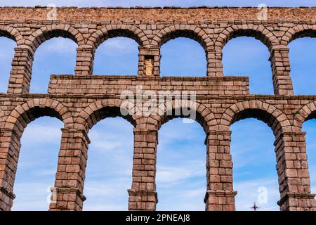 Detail. Das Aquädukt von Segovia, Acueducto de Segovia, ist ein römisches Aquädukt, eines der am besten erhaltenen erhöhten römischen Aquädukte und das wichtigste Symbol Stockfoto