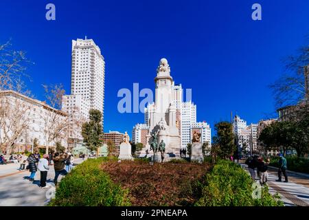 Panoramablick auf die Plaza de España, spanischer Platz, ist ein großer Platz und beliebtes Touristenziel im Zentrum von Madrid, Spanien im Westen Stockfoto