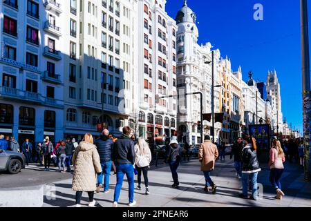 Die Gran Vía, vom Plaza de Callao aus gesehen. Madrid, Comunidad de Madrid, Spanien, Europa Stockfoto