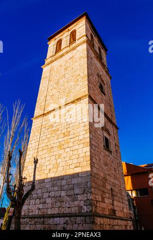 Turm der Kirche San Martín, dieser Turm gehört zur alten Kirche San Martín Obispo. Ocaña, Toledo, Castilla La Mancha, Spanien, Europa Stockfoto