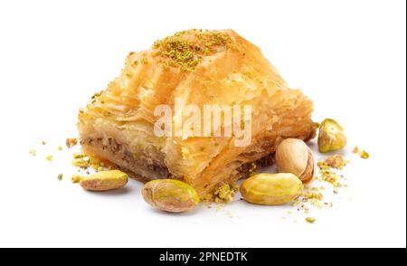 Leckeres Baklava isoliert auf weißem Hintergrund, Nahaufnahme Stockfoto