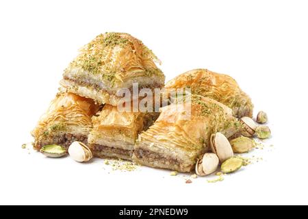 Leckeres Baklava isoliert auf weißem Hintergrund, Nahaufnahme Stockfoto