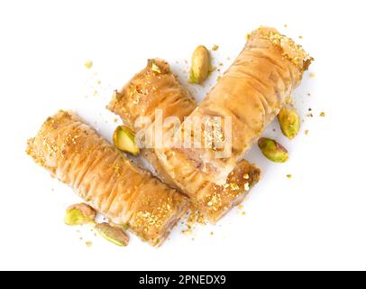 Leckeres Baklava isoliert auf weißem Hintergrund, Nahaufnahme Stockfoto