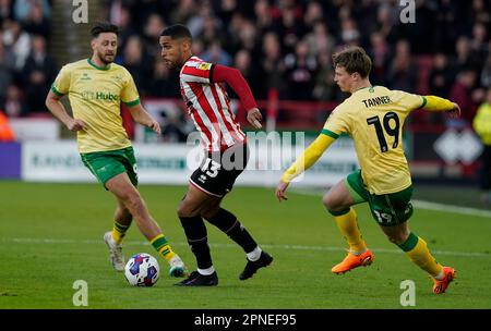 Sheffield, Großbritannien. 18. April 2023. Max Lowe von Sheffield Utd (c) während des Sky Bet Championship-Spiels in Bramall Lane, Sheffield. Der Bildausdruck sollte lauten: Andrew Yates/Sportimage Credit: Sportimage/Alamy Live News Stockfoto