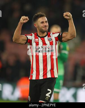 Sheffield, Großbritannien. 18. April 2023. George Baldock von Sheffield Utd feiert den Sieg beim Sky Bet Championship-Spiel in Bramall Lane, Sheffield. Der Bildausdruck sollte lauten: Simon Bellis/Sportimage Credit: Sportimage/Alamy Live News Stockfoto