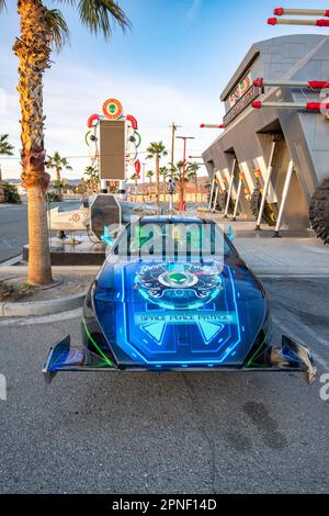 Baker CA - USA: Feb 18 2023: Alien Fresh Jerky Roadside Stop Family Attraction Stockfoto