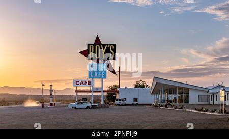 Amboy CA USA 18 2023. Februar: Roy's Motel and Cafe Roadside Attraction an der Route 66 Stockfoto