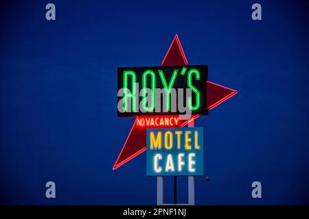 Amboy CA USA 18 2023. Februar: Roy's Motel and Cafe Roadside Attraction an der Route 66 Stockfoto