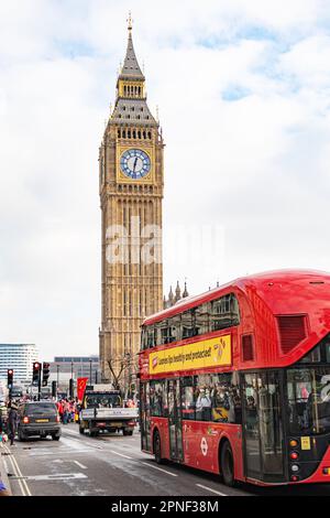 Big Ben mit Doppeldeckerbus, Großbritannien, England, London Stockfoto