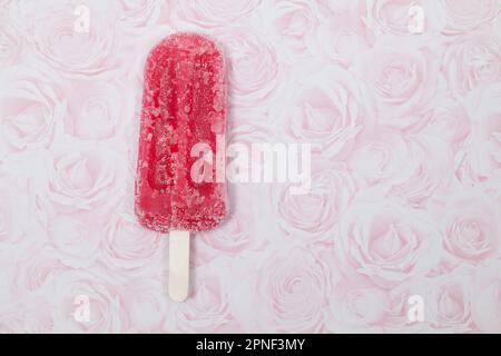 Leckeres Und Erfrischendes Eis Mit Erdbeergeschmack. Stockfoto