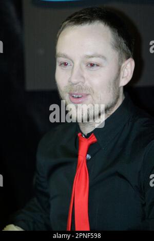 Darren Hayes führt einen Auftritt im Laden bei Hum Records, Oxford Street, durch. Sydney, Australien. 04.08.07. Stockfoto