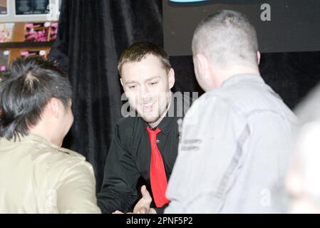 Darren Hayes führt einen Auftritt im Laden bei Hum Records, Oxford Street, durch. Sydney, Australien. 04.08.07. Stockfoto