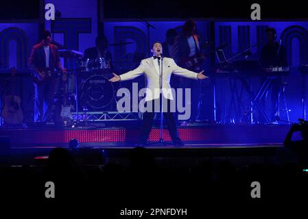 Ignatius Jones tritt im Countdown Spectacular in der Acer Arena auf, ein Konzert, das die Musical-Darbietungen aus dem australischen Fernsehen „Countdown“ in den 1970er und 1980er Jahren wiedergibt. Sydney, Australien. 24.08.07. Stockfoto