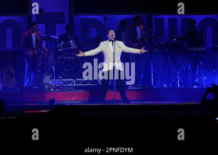 Ignatius Jones tritt im Countdown Spectacular in der Acer Arena auf, ein Konzert, das die Musical-Darbietungen aus dem australischen Fernsehen „Countdown“ in den 1970er und 1980er Jahren wiedergibt. Sydney, Australien. 24.08.07. Stockfoto