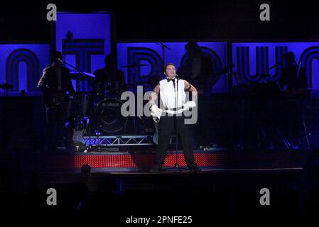 Ignatius Jones tritt im Countdown Spectacular in der Acer Arena auf, ein Konzert, das die Musical-Darbietungen aus dem australischen Fernsehen „Countdown“ in den 1970er und 1980er Jahren wiedergibt. Sydney, Australien. 24.08.07. Stockfoto