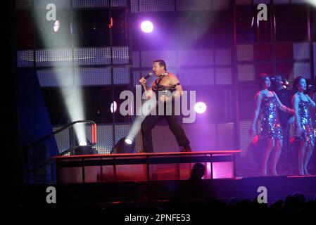 Ignatius Jones tritt im Countdown Spectacular in der Acer Arena auf, ein Konzert, das die Musical-Darbietungen aus dem australischen Fernsehen „Countdown“ in den 1970er und 1980er Jahren wiedergibt. Sydney, Australien. 24.08.07. Stockfoto