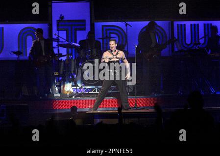 Ignatius Jones tritt im Countdown Spectacular in der Acer Arena auf, ein Konzert, das die Musical-Darbietungen aus dem australischen Fernsehen „Countdown“ in den 1970er und 1980er Jahren wiedergibt. Sydney, Australien. 24.08.07. Stockfoto