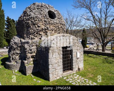 Kirche St. Donat, Zeugnis der alten kroatischen Architektur, gewidmet dem St. Donatus von Arezzo, in der Nähe von Punat, Insel Krk, Kvarner Gulf Bay Stockfoto