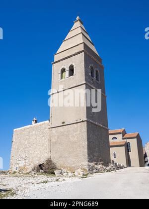 Glockenturm der Gemeindekirche der Heiligen Jungfrau Maria, Lubenice, Cres Island, Kvarner Golfbucht, Kroatien Stockfoto