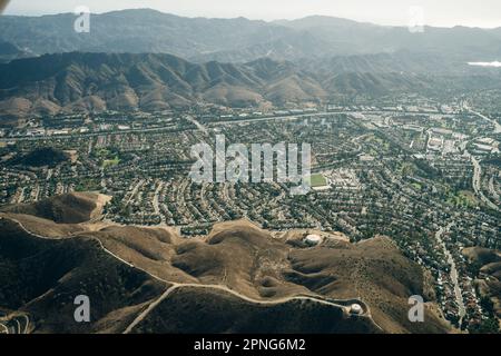 Aerial of Suburban Cull-de-sacs in der Stevenson Ranch Gemeinde von Los Angeles County Kalifornien. Hochwertiges Foto Stockfoto