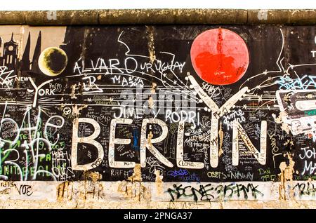 Vor der Renovierung der East Side Gallery, Berliner Mauer Stockfoto