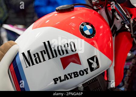 BMW R 80 G S Lac Rose, Off-Road-Rennmotorrad von Tommy Wagner, Logos von Marlboro und Playboy, Werbung auf dem Tank, Motorradrennen, IMOT Stockfoto