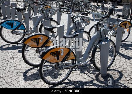 Bordeaux , Aquitaine Frankreich - 04 17 2023 : Selbstbedienungsfahrrad in der Stadt bordeaux Stockfoto