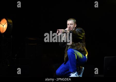 Paris, Frankreich. 18. April 2023. Macklemore tritt am 18. April 2023 in der Konzerthalle Zenith in Paris auf. Foto von Christophe Meng/ABACAPRESS.COM Kredit: Abaca Press/Alamy Live News Stockfoto