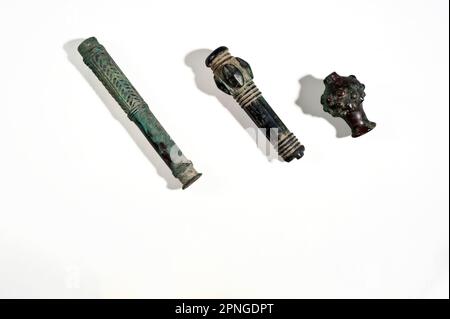 3 werfen Bronze Knüppel Köpfe Bronzezeit ca. 2. Jahrtausend v. Chr. Stockfoto