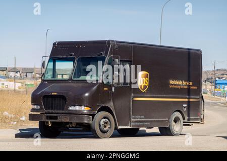 Calgary, Alberta, Kanada. 18. April 2023. Ein UPS-Lieferwagen. Stockfoto