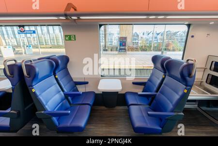 ROTTERDAM - Intercity New Generation (ICNG) im Zentrum von Rotterdam. Der Zug, der auch für die Hochgeschwindigkeitsstrecke und die belgische Bahn geeignet ist, erlebte seinen ersten Probelauf auf der Strecke Amsterdam-Rotterdam. Anp MARCO DE SWART niederlande raus - belgien raus Stockfoto
