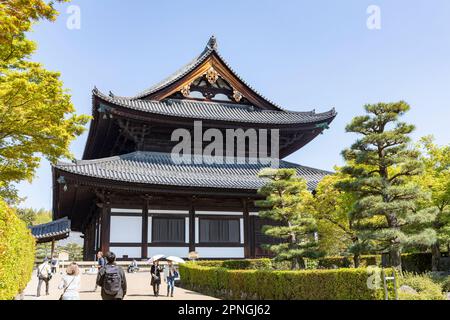 Kyoto Japan 2023. April, großer Zen-Tempel Tofuku-ji-Tempel ein buddhistischer japanischer Tempel, einer der fünf großen Tempel von Kyoto, Japan Stockfoto