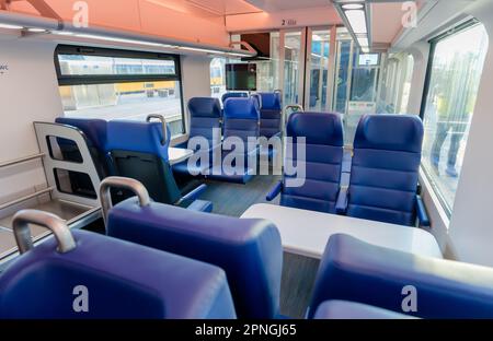 ROTTERDAM - Intercity New Generation (ICNG) im Zentrum von Rotterdam. Der Zug, der auch für die Hochgeschwindigkeitsstrecke und die belgische Bahn geeignet ist, erlebte seinen ersten Probelauf auf der Strecke Amsterdam-Rotterdam. Anp MARCO DE SWART niederlande raus - belgien raus Stockfoto