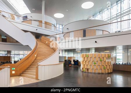 Moderne, flexible Architektur und konsequenter Einsatz von digitalen Medien machen das Orestad Gymnasium in Kopenhagen zum weltweiten Vorbild für Schu Stockfoto