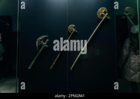 Antikes osmanisches Schwert aus der Waffensammlung im Topkapi-Palast von Istanbul. türkei - september 2022. Hochwertiges Foto Stockfoto