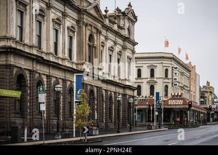 BALLARAT, AUSTRALIEN - April 8 2023: Die berühmte Architektur des Rathauses von Ballarat und heute ein Touristeninformationszentrum in der viktorianischen Stadt Stockfoto