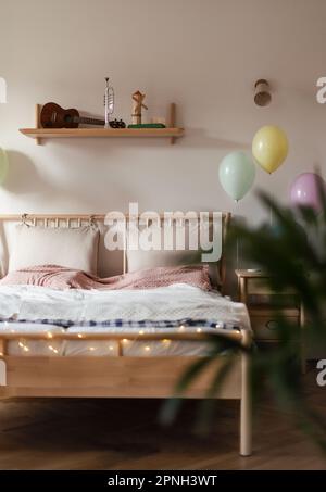 Nahaufnahme des Kinderzimmers mit Ballons. Stockfoto